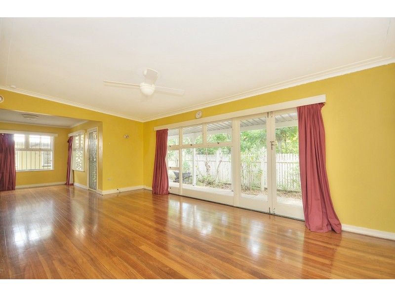 2 First Avenue, Labrador QLD 4215