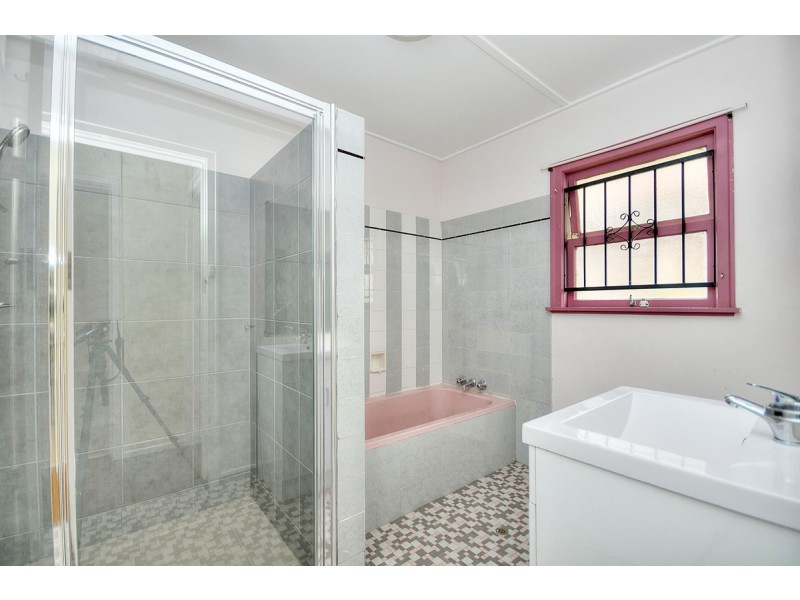 2 First Avenue, Labrador QLD 4215