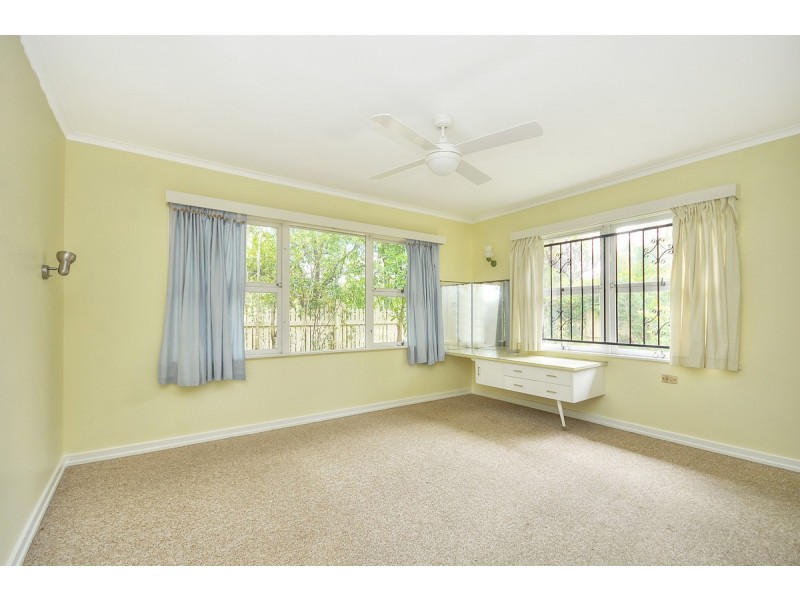 2 First Avenue, Labrador QLD 4215