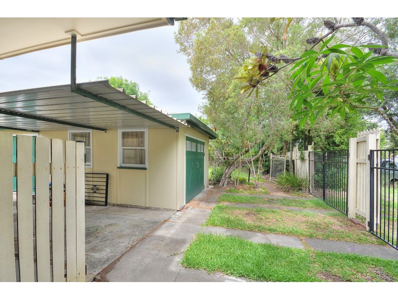 2 First Avenue, Labrador QLD 4215