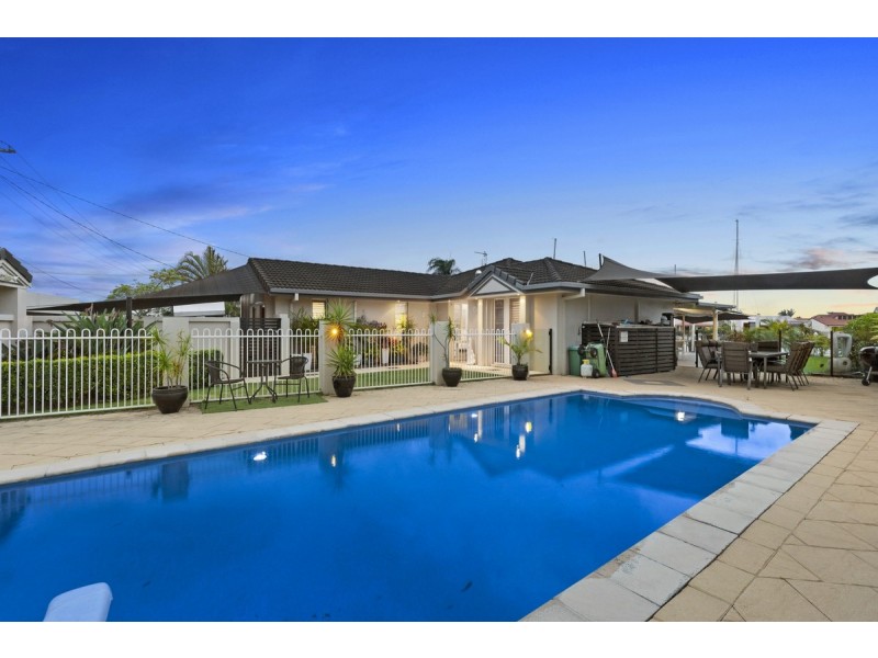 165 Bayview Street, Runaway Bay QLD 4216