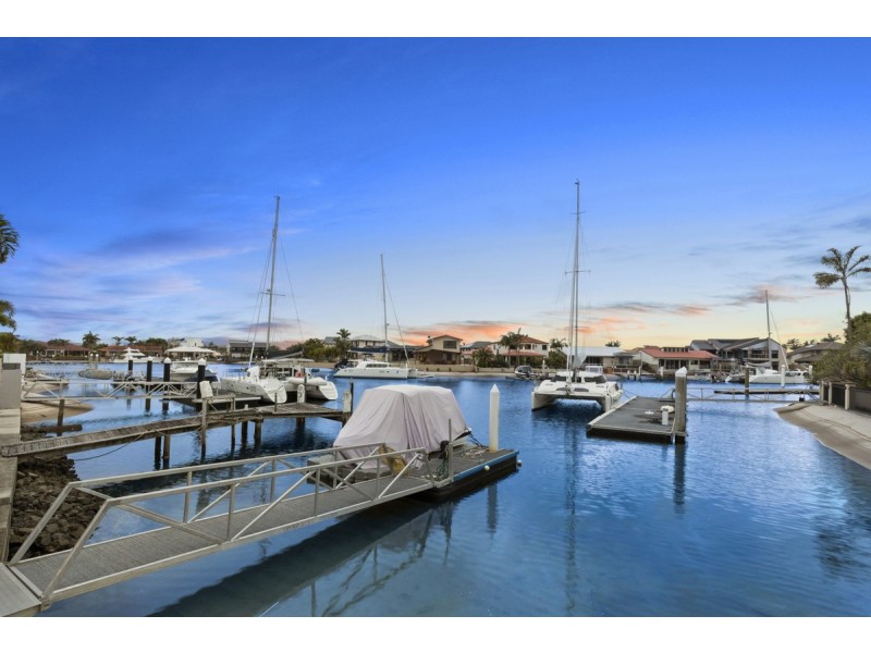 165 Bayview Street, Runaway Bay QLD 4216