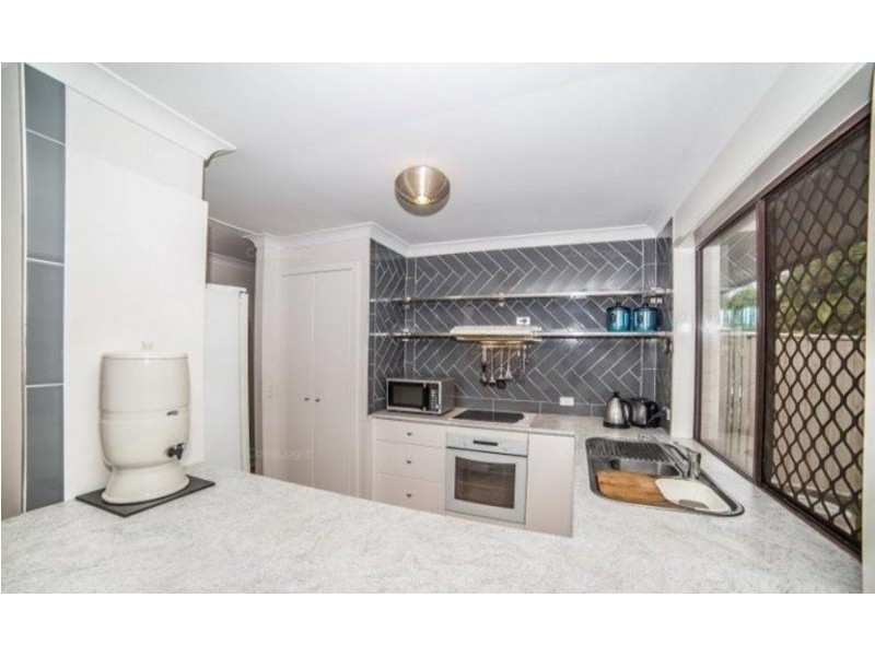 2/191 Musgrave Avenue, Labrador QLD 4215