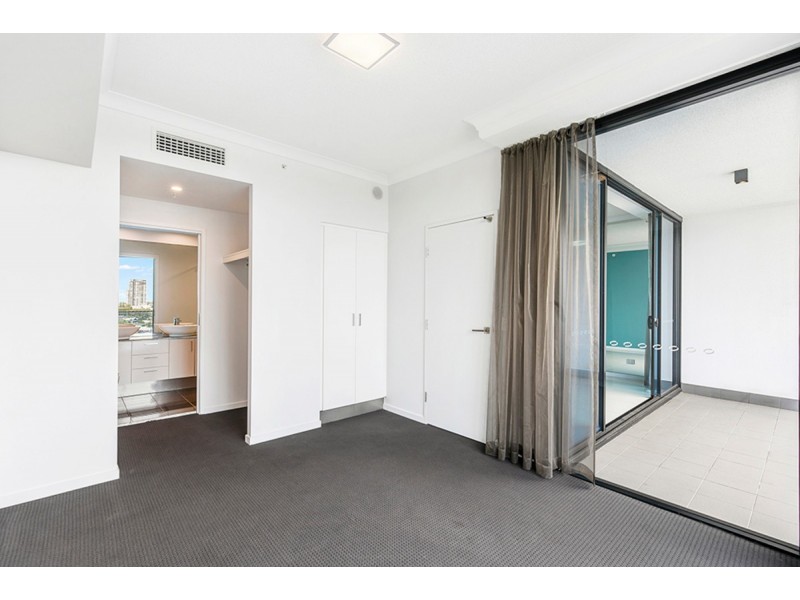 2703/5 Harbour Side Court, Biggera Waters QLD 4216