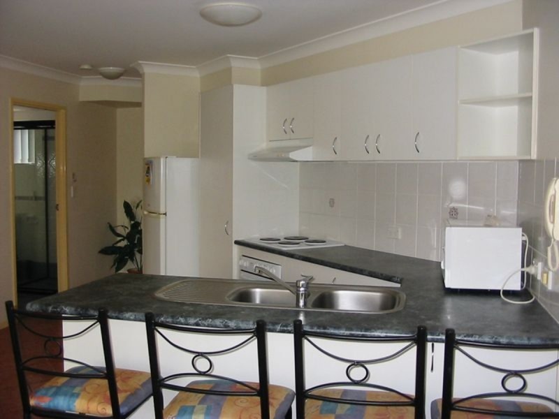 21/10-12 Bath Street, Labrador QLD 4215