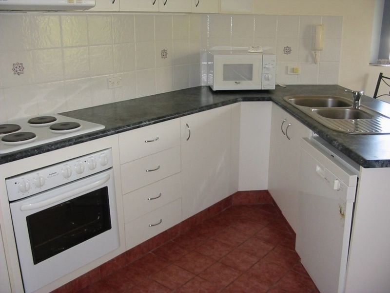 21/10-12 Bath Street, Labrador QLD 4215