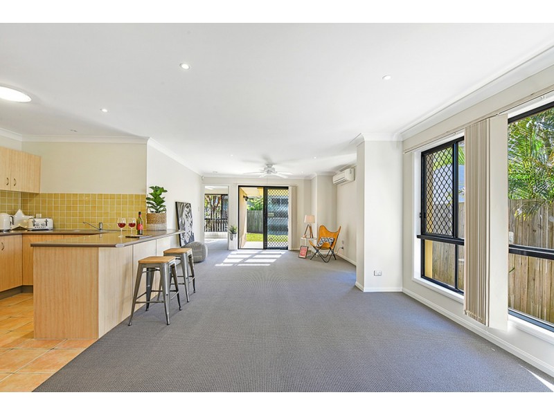 2/25 Ferguson Avenue, Labrador QLD 4215