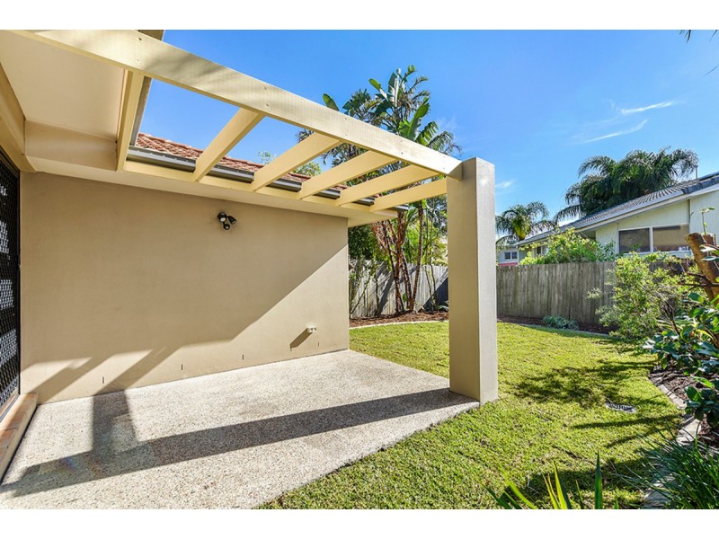 2/25 Ferguson Avenue, Labrador QLD 4215