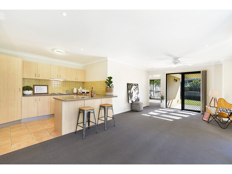 2/25 Ferguson Avenue, Labrador QLD 4215