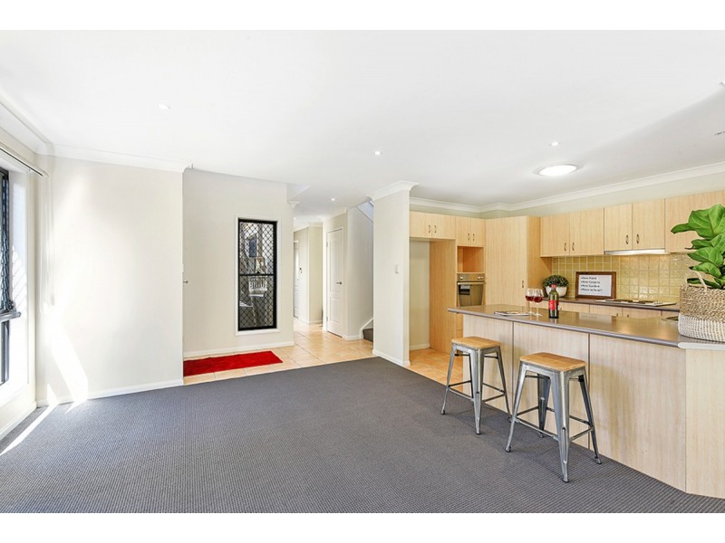 2/25 Ferguson Avenue, Labrador QLD 4215