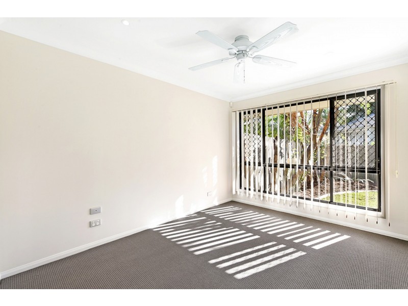 2/25 Ferguson Avenue, Labrador QLD 4215