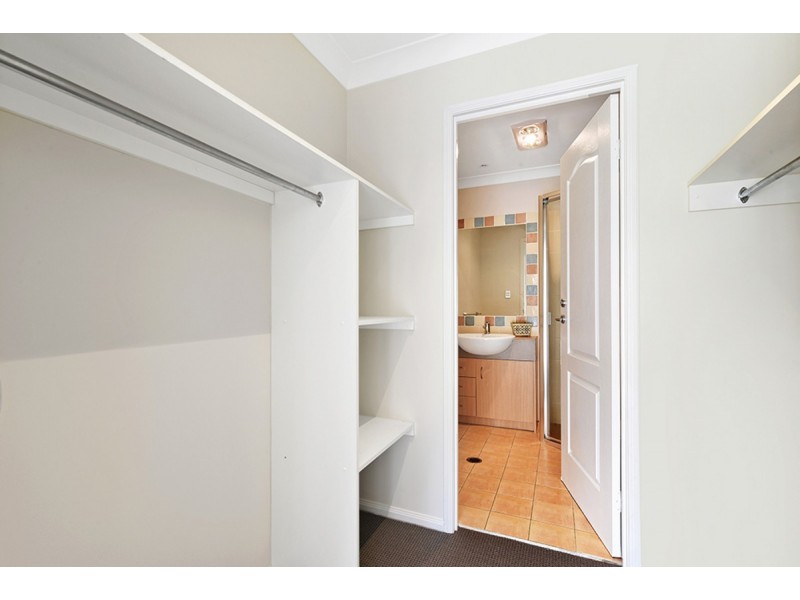 2/25 Ferguson Avenue, Labrador QLD 4215