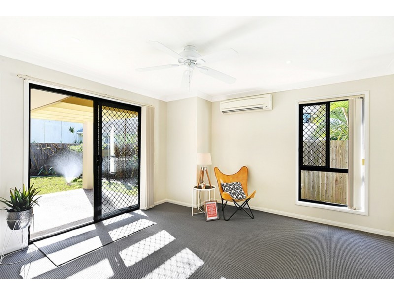 2/25 Ferguson Avenue, Labrador QLD 4215