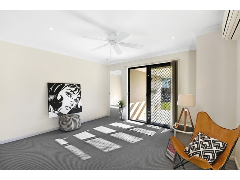 2/25 Ferguson Avenue, Labrador QLD 4215