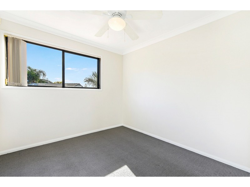 2/25 Ferguson Avenue, Labrador QLD 4215