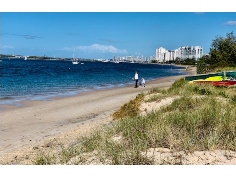 2/25 Ferguson Avenue, Labrador QLD 4215