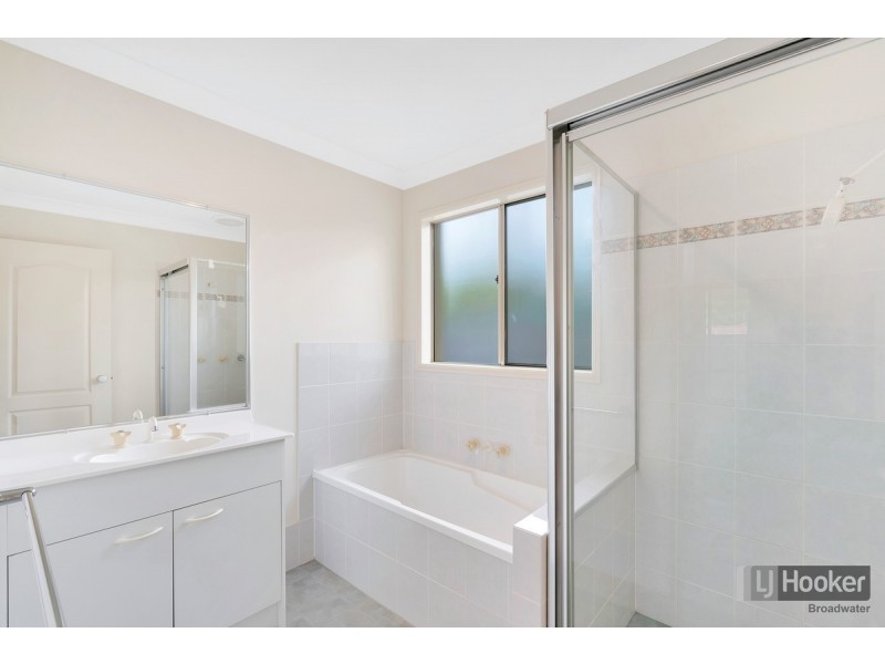 11 Madasin Close, Arundel QLD 4214