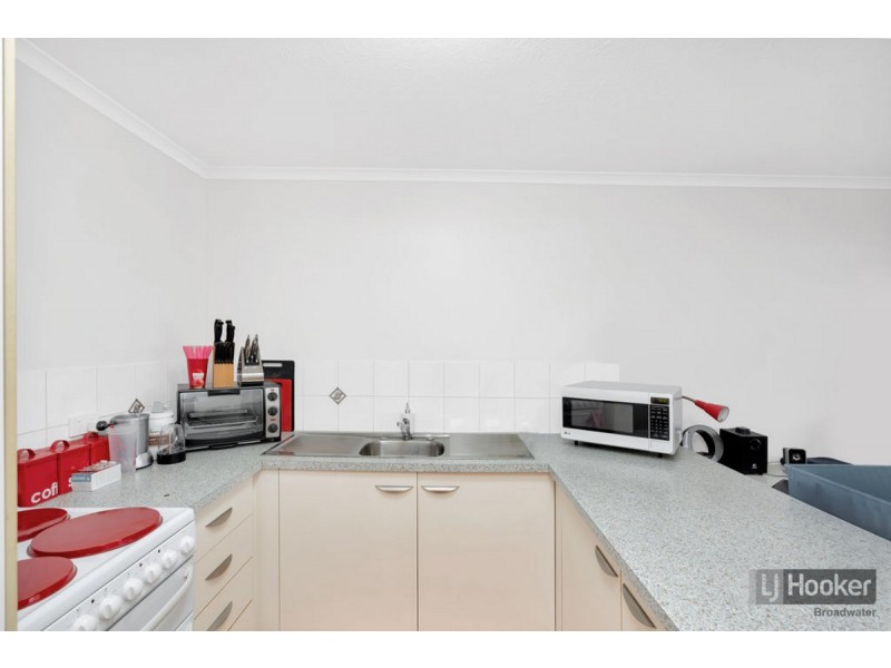 2/27 Whiting Street, Labrador QLD 4215