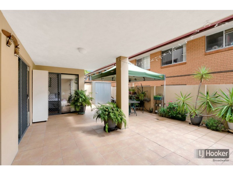 2/31 Middle Street, Labrador QLD 4215