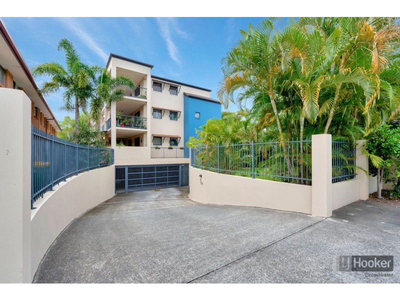 2/31 Middle Street, Labrador QLD 4215