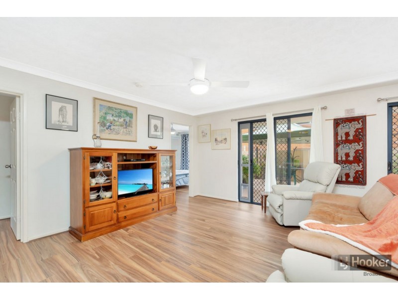 2/31 Middle Street, Labrador QLD 4215