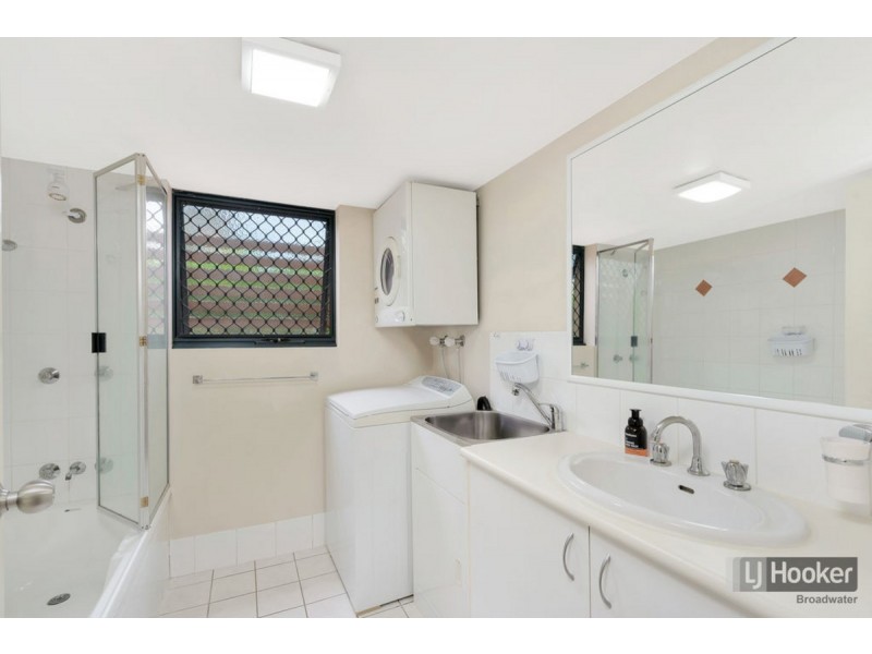 2/31 Middle Street, Labrador QLD 4215