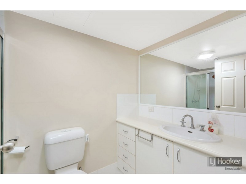 2/31 Middle Street, Labrador QLD 4215