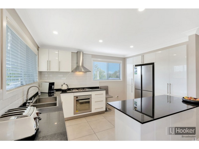 330 Government Road, Labrador QLD 4215