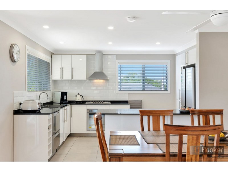 330 Government Road, Labrador QLD 4215