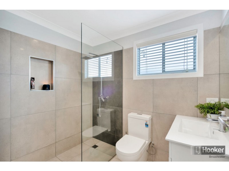 330 Government Road, Labrador QLD 4215