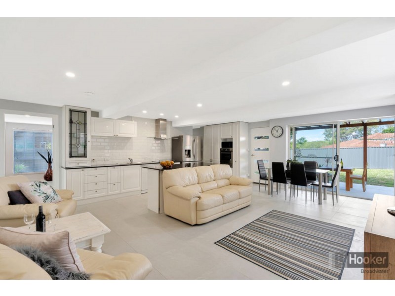 330 Government Road, Labrador QLD 4215