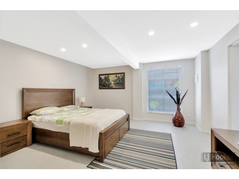 330 Government Road, Labrador QLD 4215