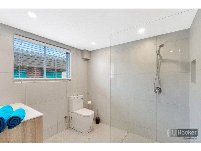 330 Government Road, Labrador QLD 4215