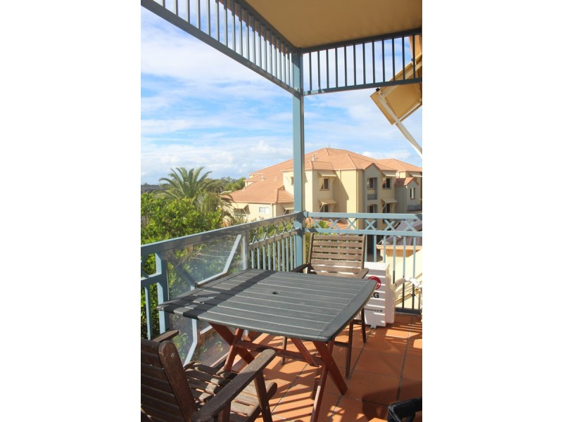 14/82 Limetree Parade, Runaway Bay QLD 4216