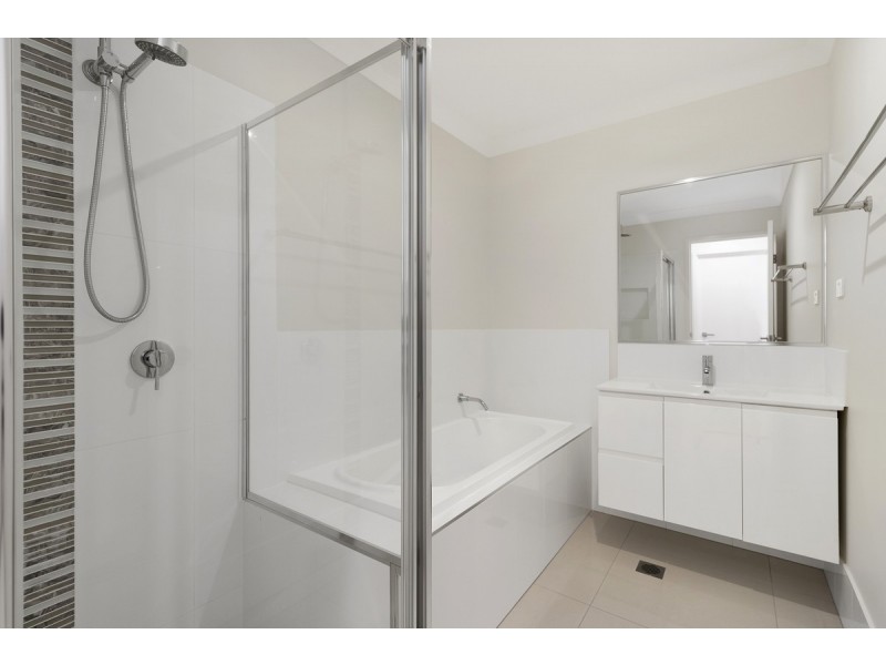 20 Jimmieson Avenue, Labrador QLD 4215