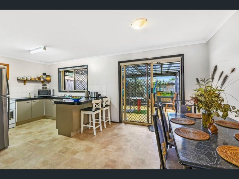 2/158 Kumbari Avenue, Labrador QLD 4215