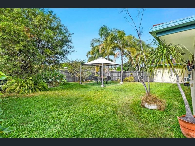 2/158 Kumbari Avenue, Labrador QLD 4215