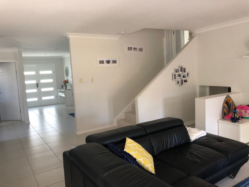12 Helena Street, Biggera Waters QLD 4216