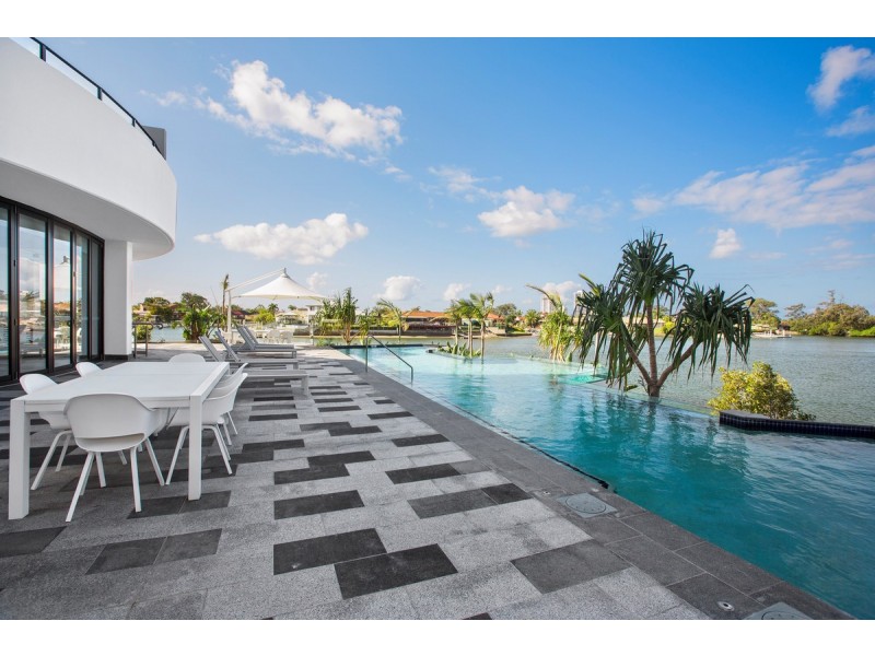 4711/5 Harbour Side Court, Biggera Waters QLD 4216