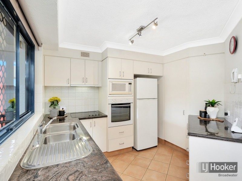 8/274 Marine Parade, Labrador QLD 4215