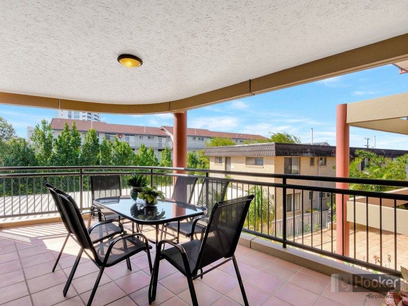 8/274 Marine Parade, Labrador QLD 4215