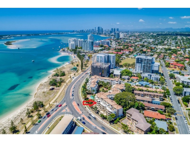 213/392 Marine Parade, Labrador QLD 4215