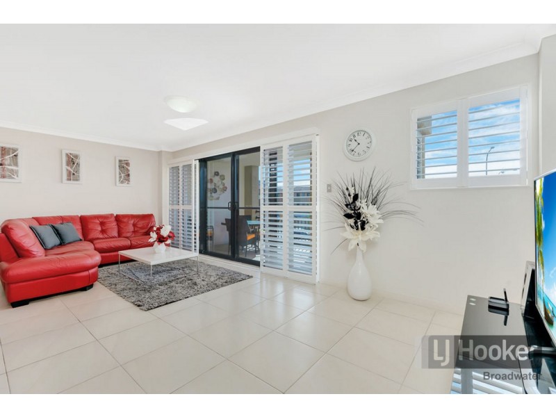 213/392 Marine Parade, Labrador QLD 4215