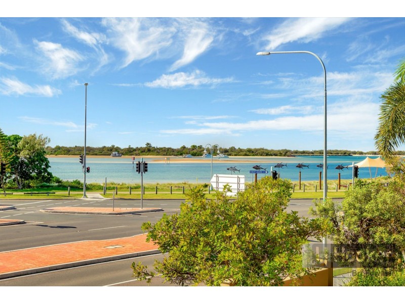213/392 Marine Parade, Labrador QLD 4215