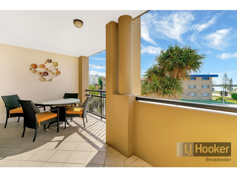 213/392 Marine Parade, Labrador QLD 4215