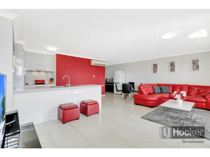213/392 Marine Parade, Labrador QLD 4215