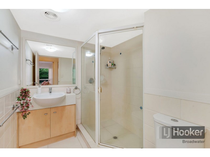 213/392 Marine Parade, Labrador QLD 4215