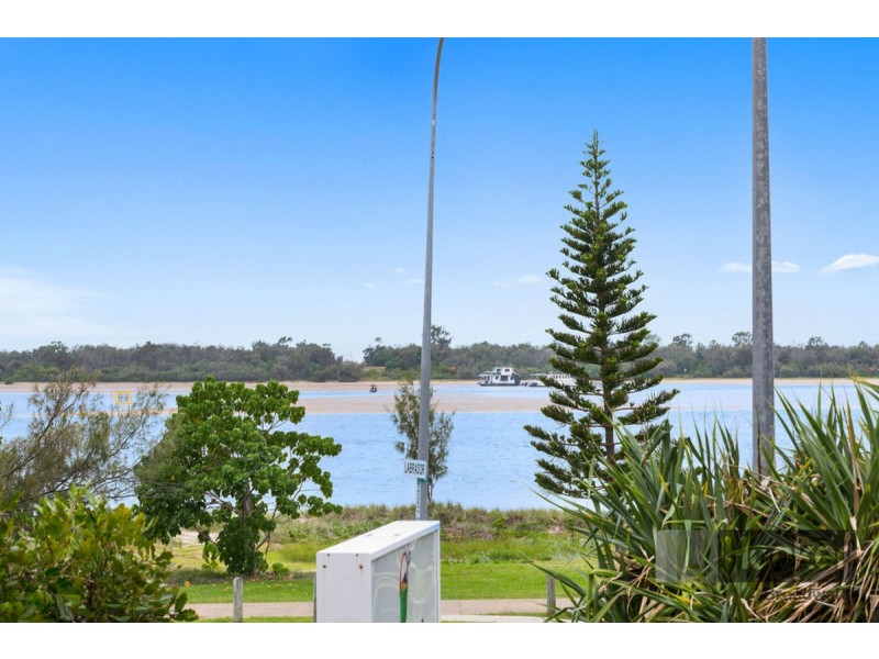 213/392 Marine Parade, Labrador QLD 4215