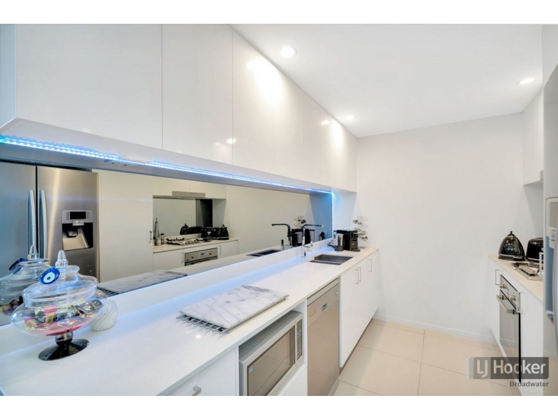 2803/5 Harbour Side Court, Biggera Waters QLD 4216