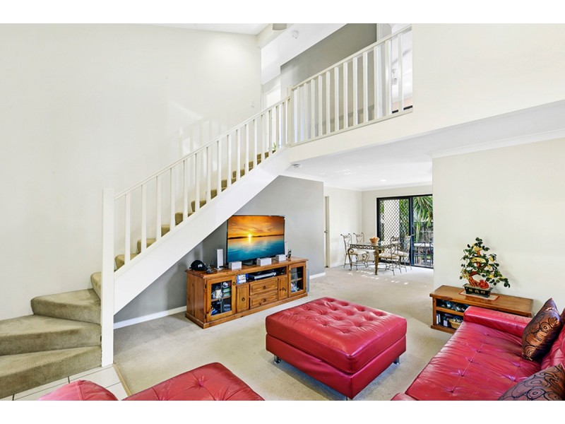 1003/2 Gentian Drive, Arundel QLD 4214